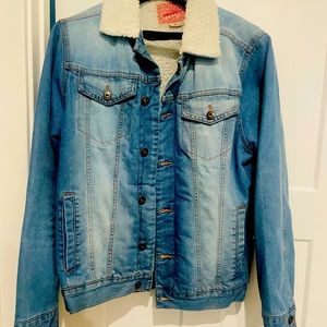 Fur collar denim jacket!